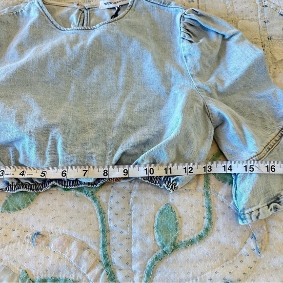 NWT WeWoreWhat cropped ruffle peasant sleeve blouse acid wash denim women’s XS - Picture 3 of 10
